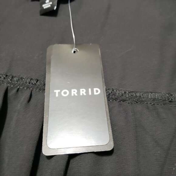 Torrid Top Womens 2 Black V-Neck Pullover Sleeveless NWT - Picture 4 of 13
